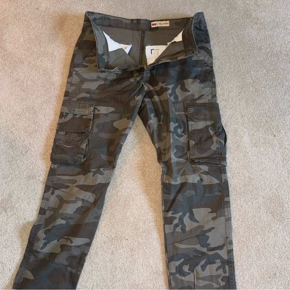 Levi Camo Cargo Pants
